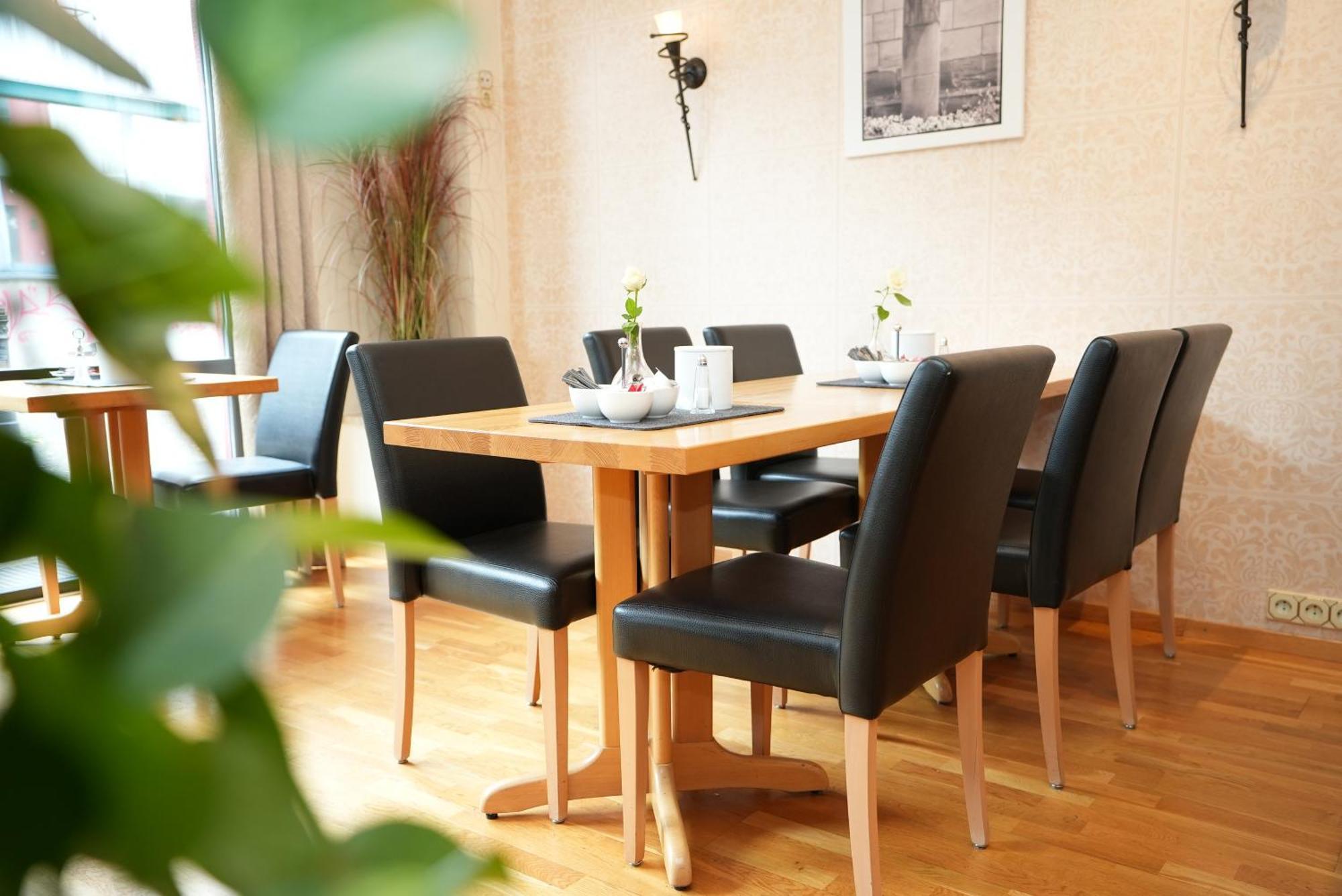 Uno Hotel Posthof Saarlouis Bagian luar foto
