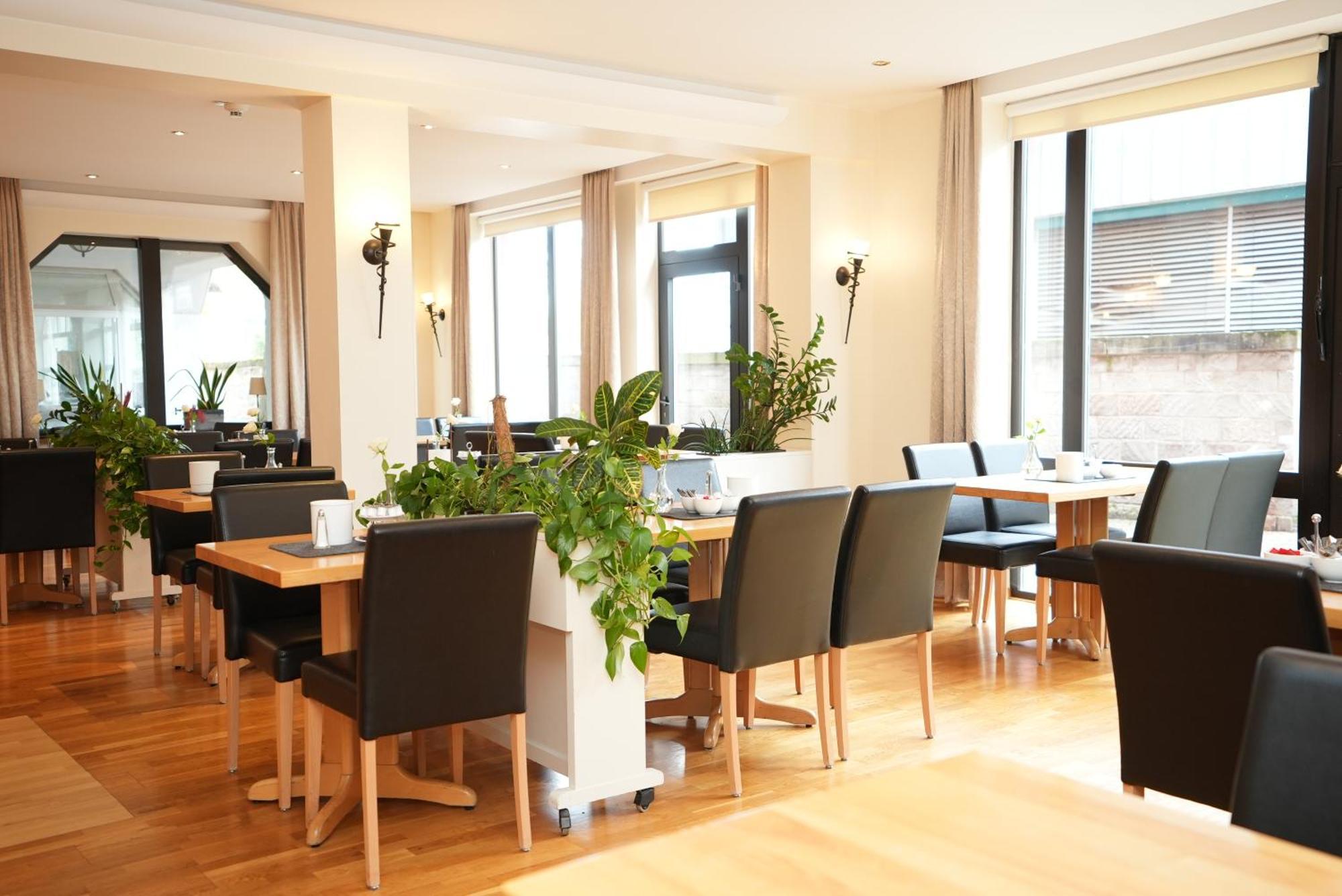 Uno Hotel Posthof Saarlouis Bagian luar foto