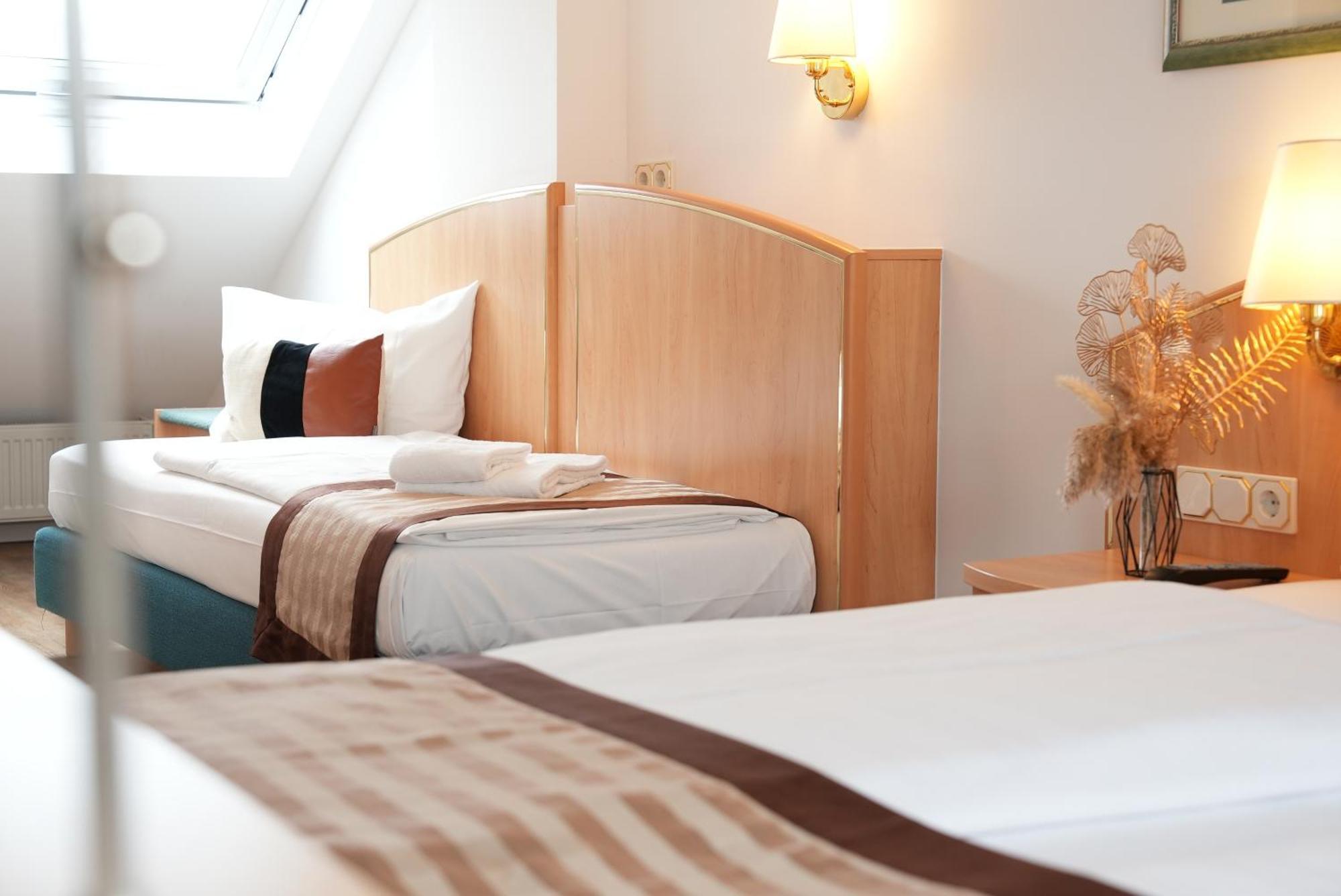 Uno Hotel Posthof Saarlouis Bagian luar foto
