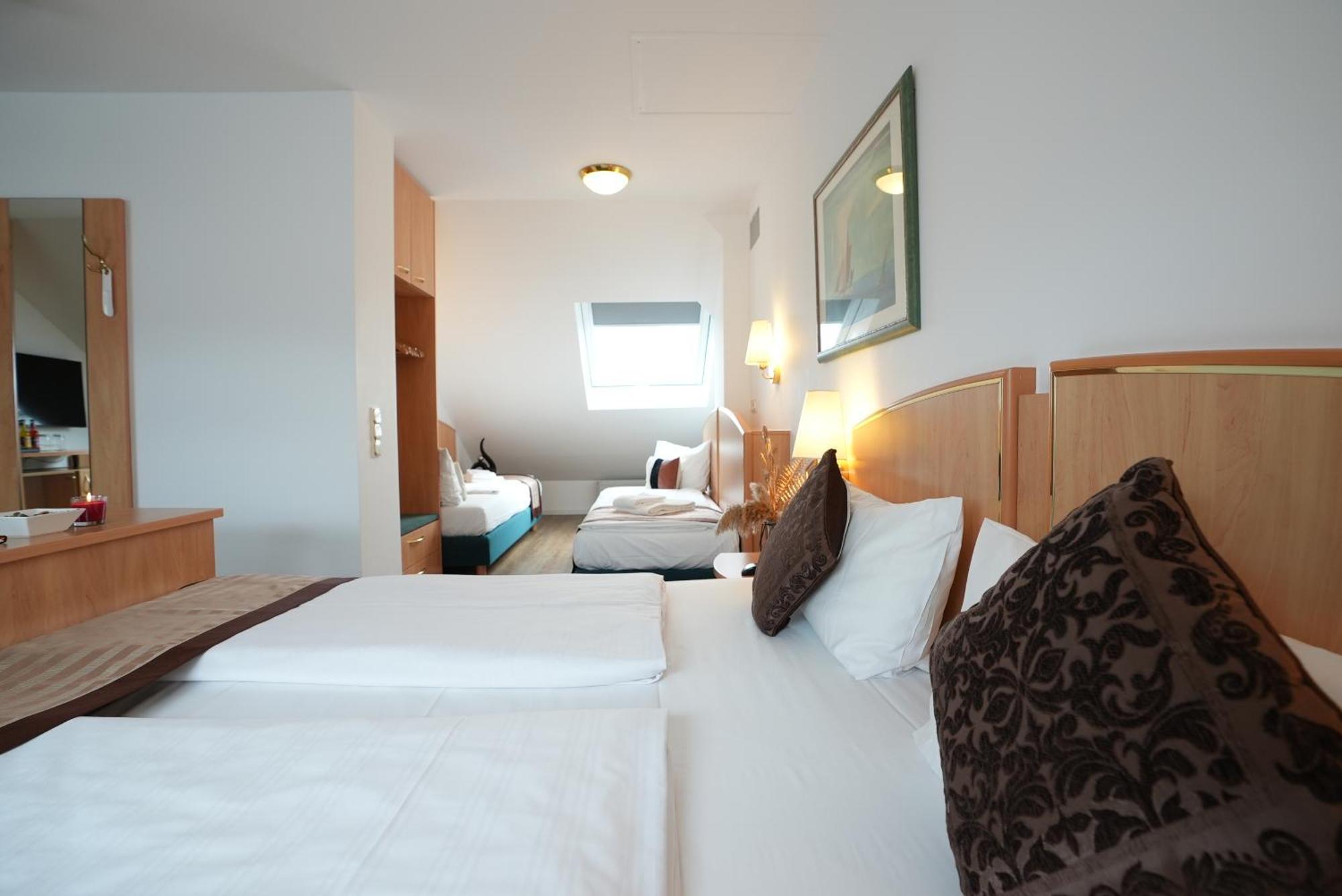 Uno Hotel Posthof Saarlouis Bagian luar foto