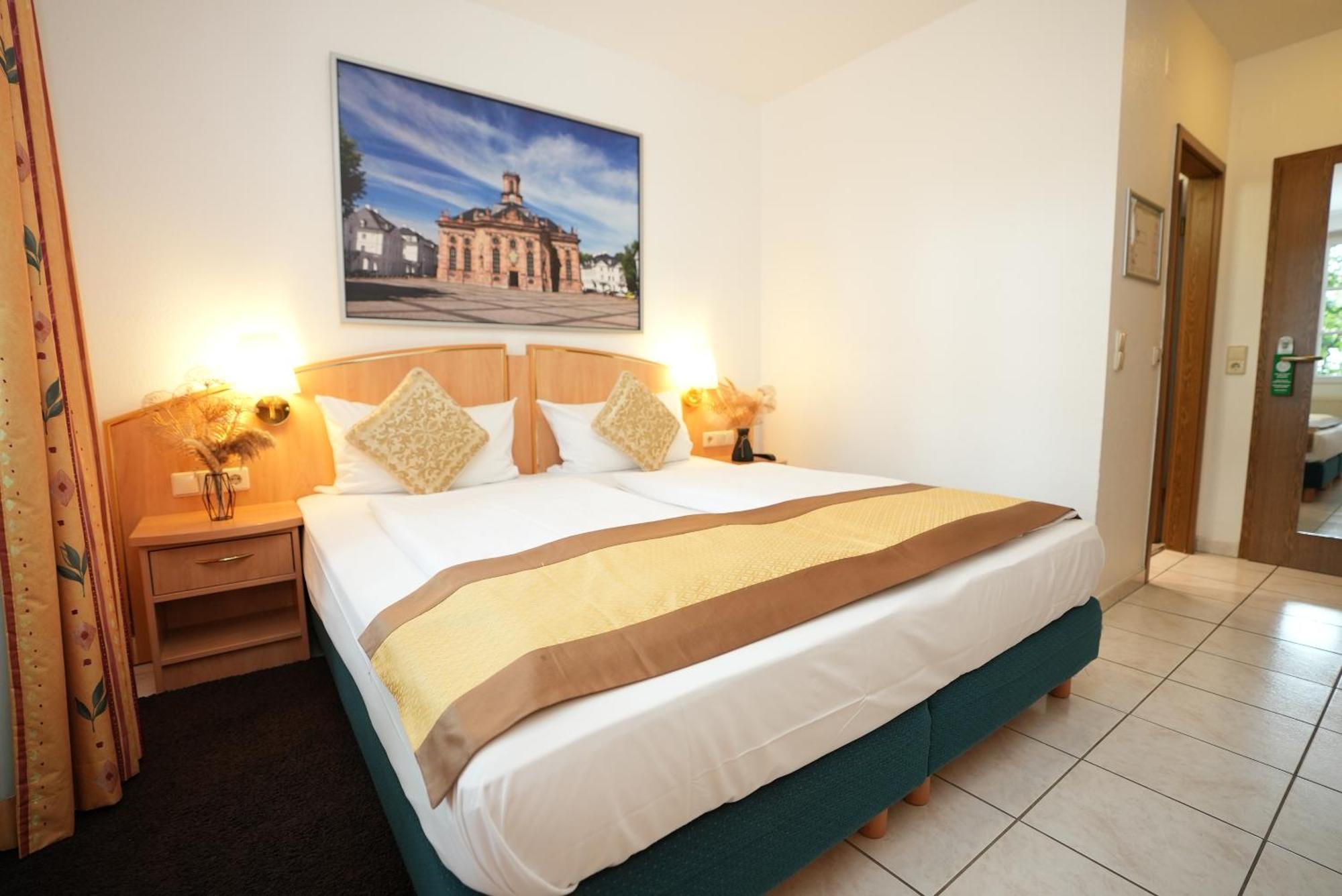 Uno Hotel Posthof Saarlouis Bagian luar foto