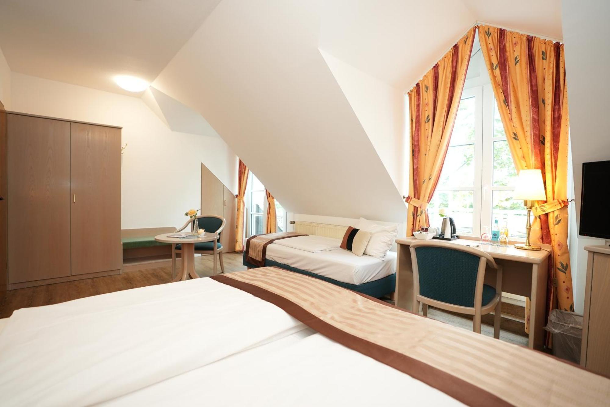 Uno Hotel Posthof Saarlouis Bagian luar foto