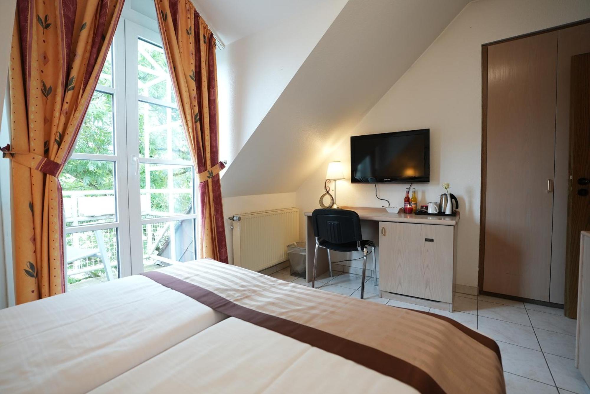Uno Hotel Posthof Saarlouis Bagian luar foto