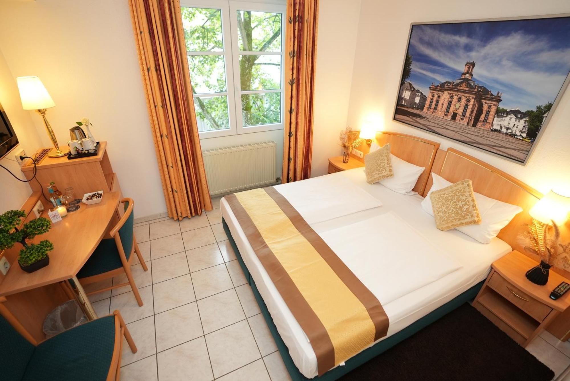 Uno Hotel Posthof Saarlouis Bagian luar foto