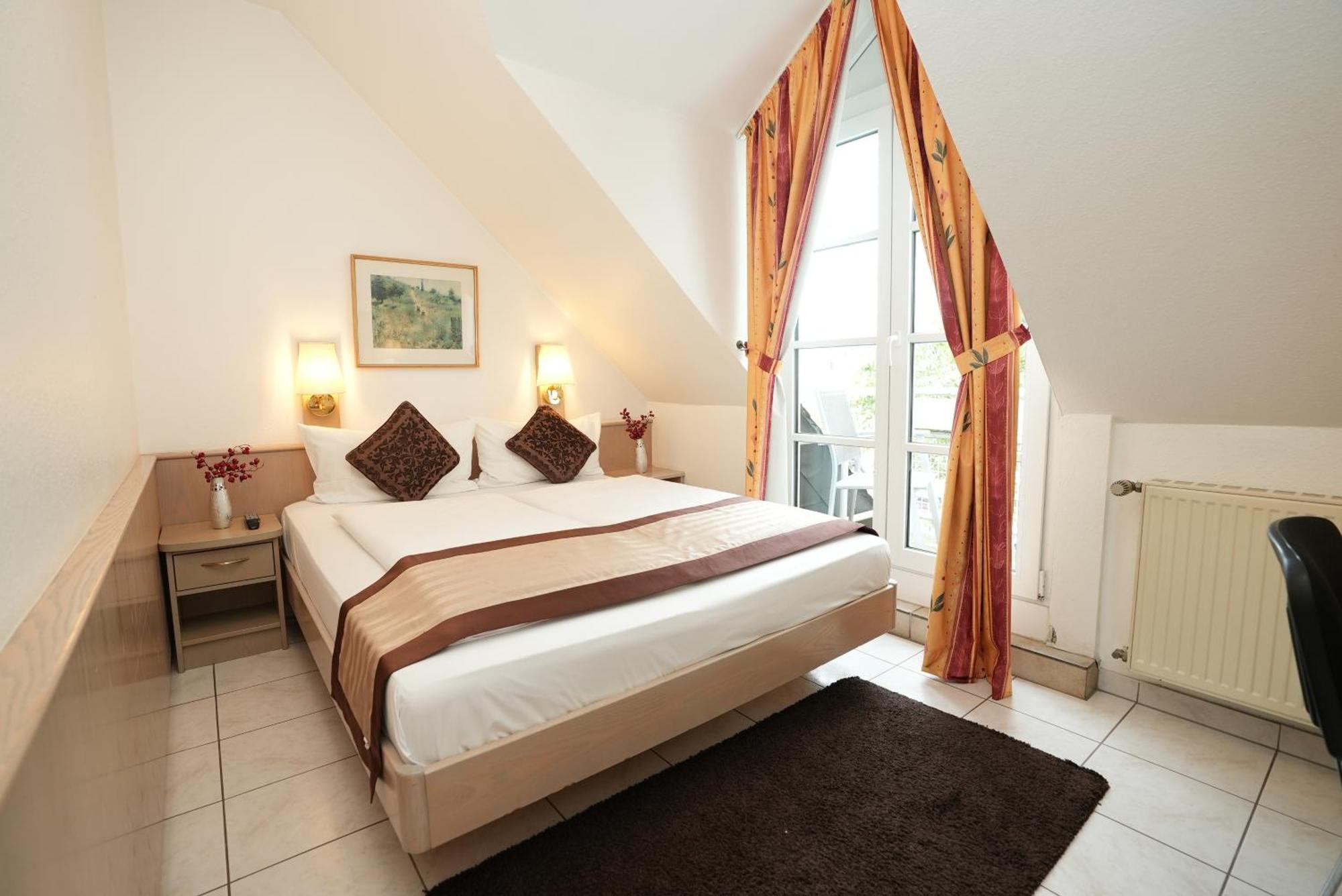 Uno Hotel Posthof Saarlouis Bagian luar foto