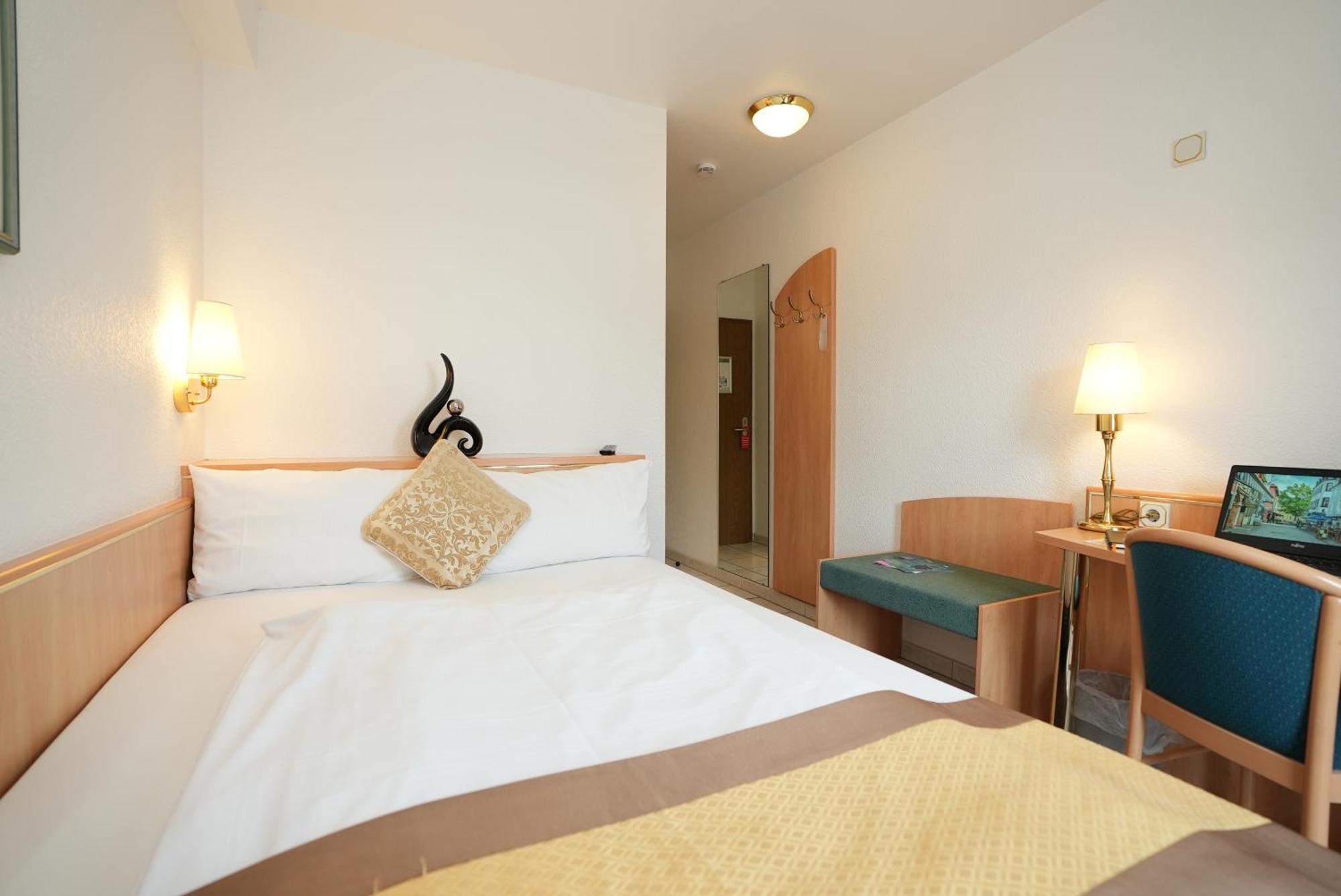 Uno Hotel Posthof Saarlouis Bagian luar foto