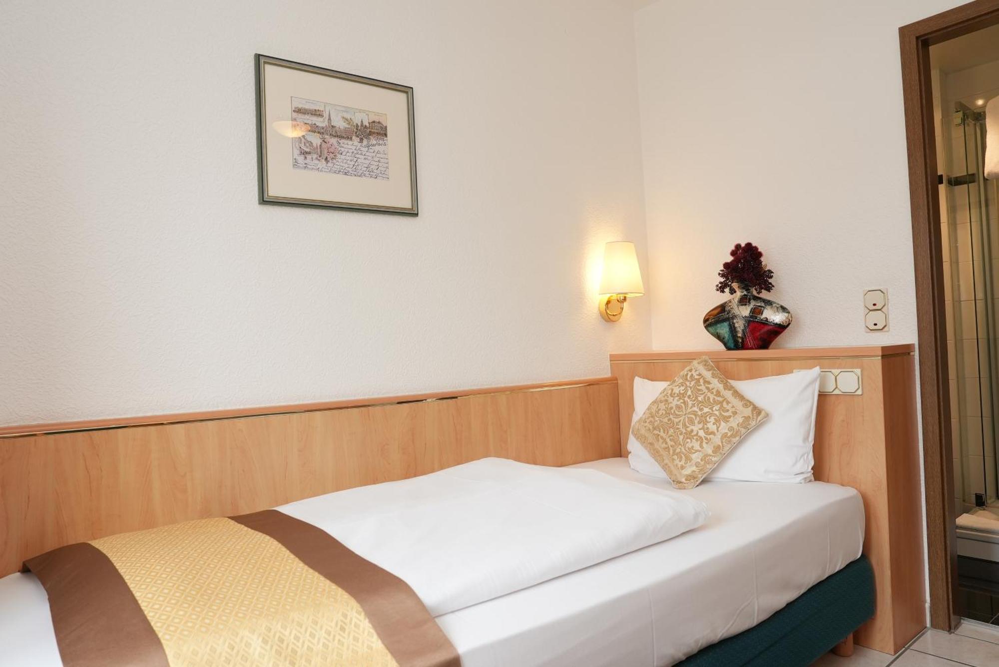Uno Hotel Posthof Saarlouis Bagian luar foto