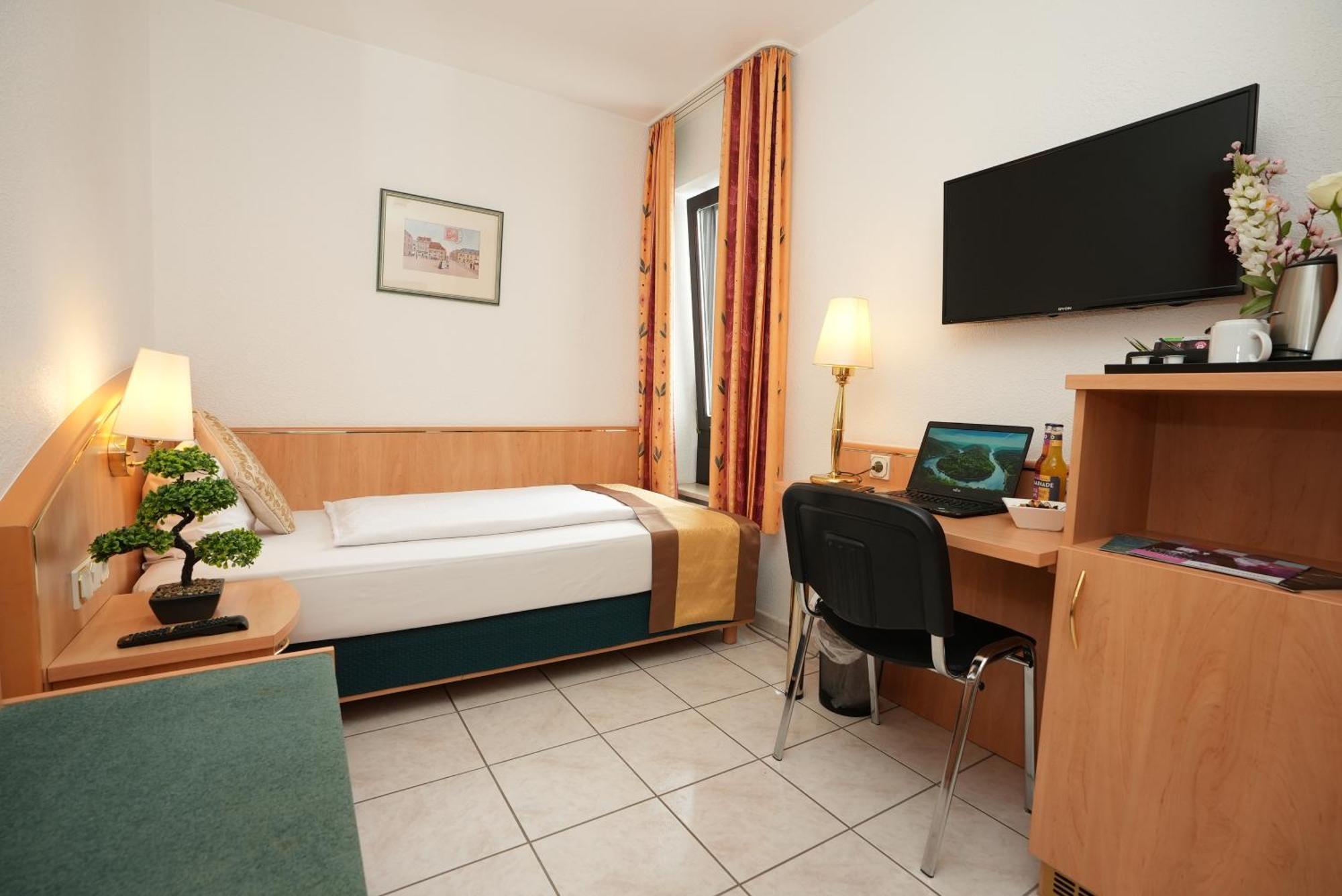 Uno Hotel Posthof Saarlouis Bagian luar foto